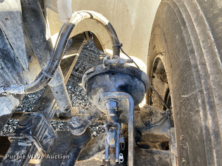 image for item JW9175 2003 Freightliner FL70  vacuum truck