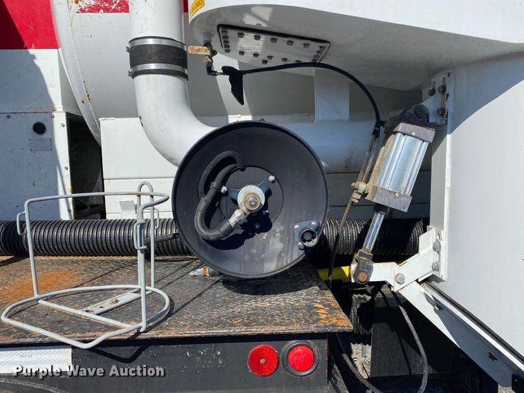 image for item JW9175 2003 Freightliner FL70  vacuum truck