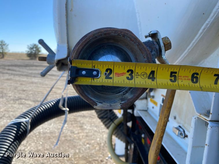 image for item JW9175 2003 Freightliner FL70  vacuum truck