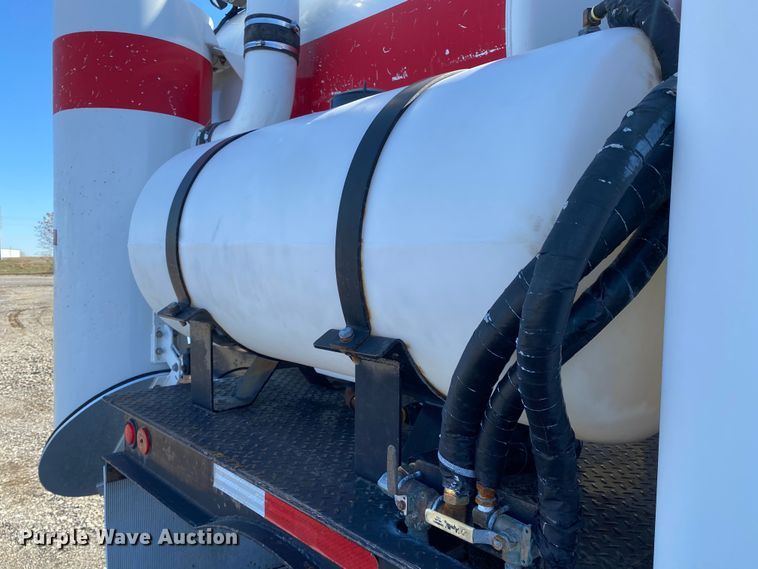 image for item JW9175 2003 Freightliner FL70  vacuum truck