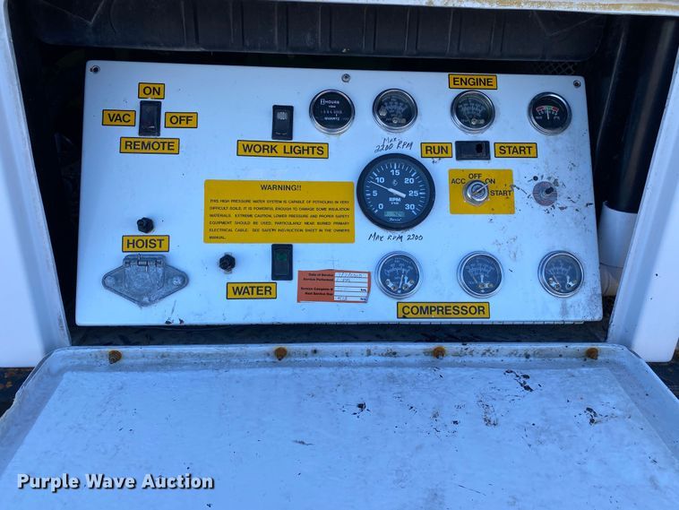 image for item JW9175 2003 Freightliner FL70  vacuum truck