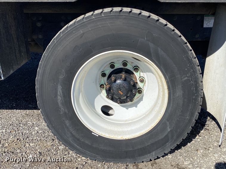 image for item JW9175 2003 Freightliner FL70  vacuum truck