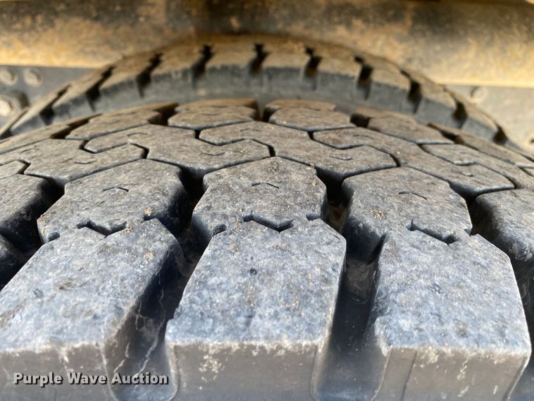 image for item JW9175 2003 Freightliner FL70  vacuum truck