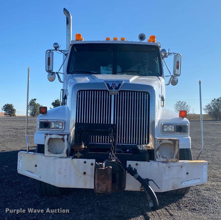 image for item JW9198 2002 Western Star 4900  crane truck