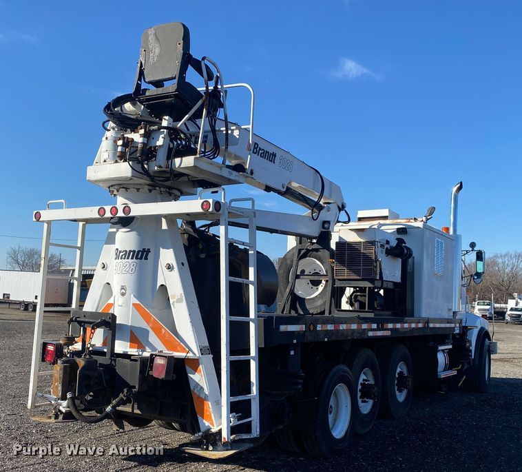 image for item JW9198 2002 Western Star 4900  crane truck