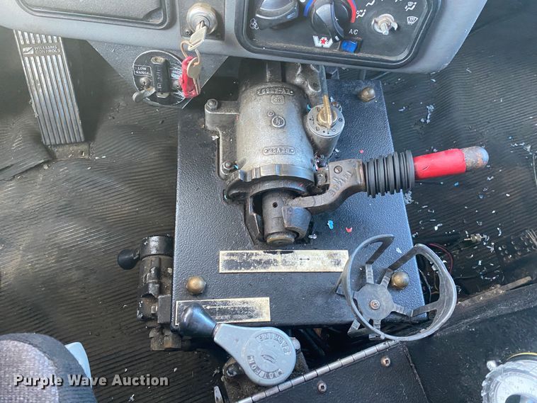 image for item JW9198 2002 Western Star 4900  crane truck