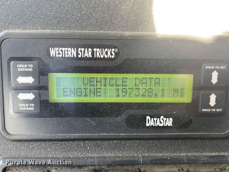 image for item JW9198 2002 Western Star 4900  crane truck