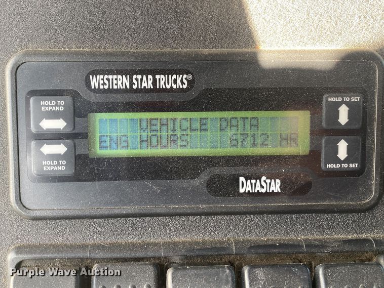 image for item JW9198 2002 Western Star 4900  crane truck