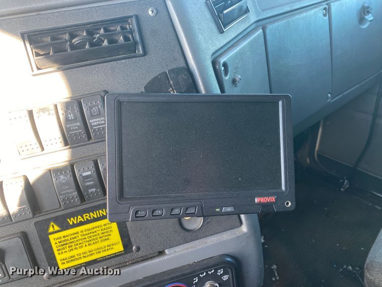 image for item JW9198 2002 Western Star 4900  crane truck