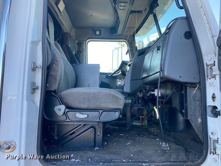 image for item JW9198 2002 Western Star 4900  crane truck