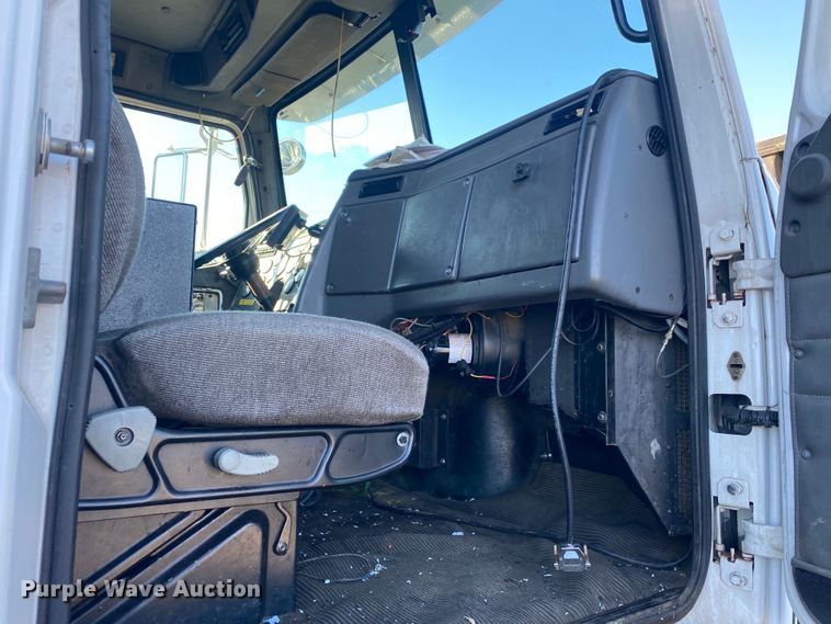 image for item JW9198 2002 Western Star 4900  crane truck