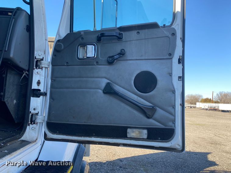 image for item JW9198 2002 Western Star 4900  crane truck