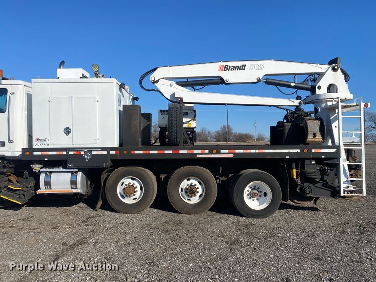 image for item JW9198 2002 Western Star 4900  crane truck