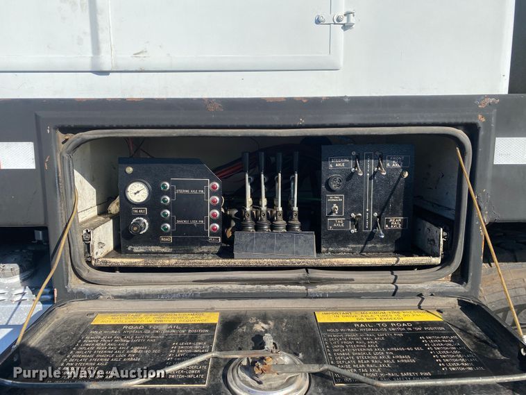 image for item JW9198 2002 Western Star 4900  crane truck