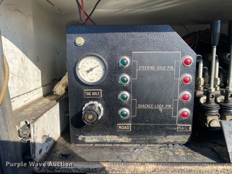 image for item JW9198 2002 Western Star 4900  crane truck