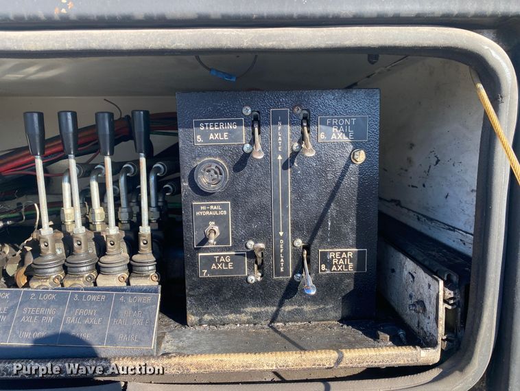 image for item JW9198 2002 Western Star 4900  crane truck