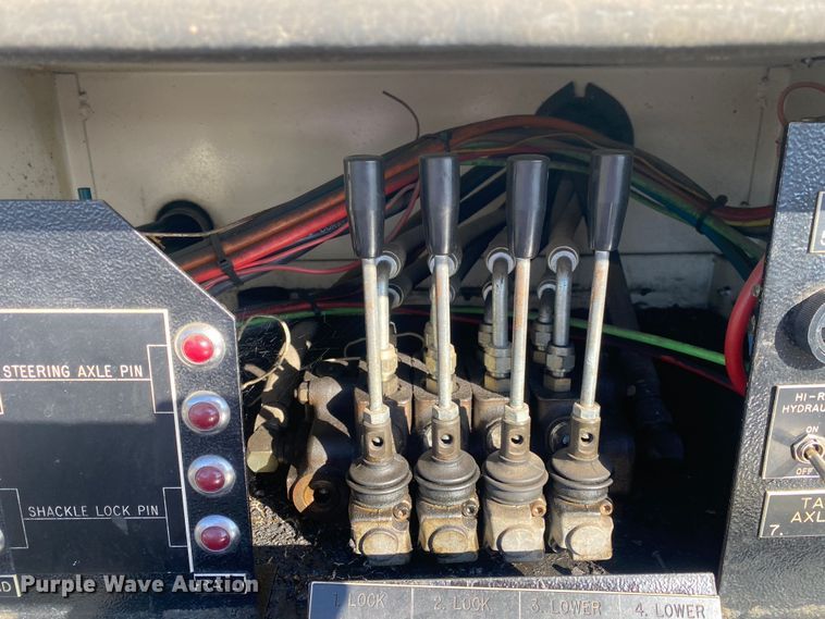 image for item JW9198 2002 Western Star 4900  crane truck