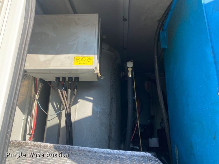 image for item JW9198 2002 Western Star 4900  crane truck