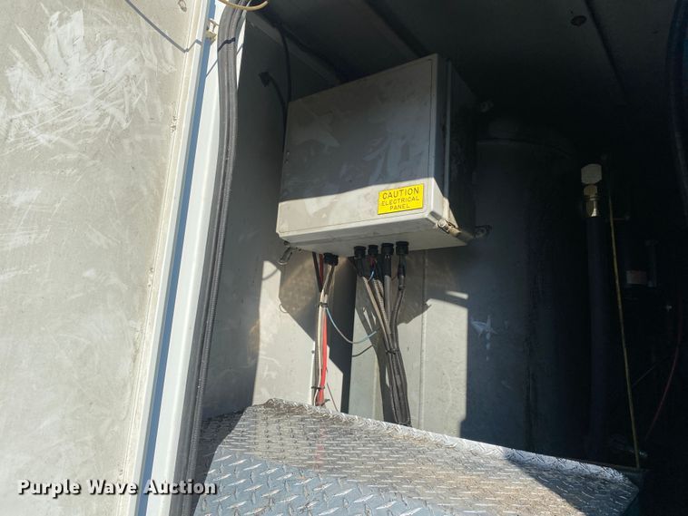 image for item JW9198 2002 Western Star 4900  crane truck