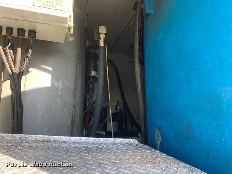 image for item JW9198 2002 Western Star 4900  crane truck