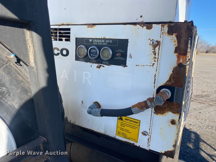 image for item JW9198 2002 Western Star 4900  crane truck