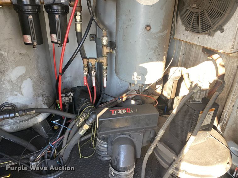 image for item JW9198 2002 Western Star 4900  crane truck