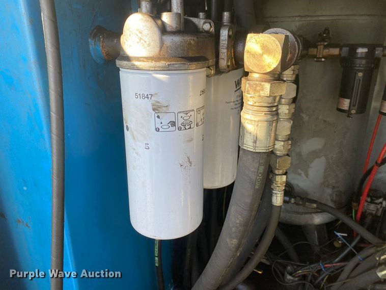 image for item JW9198 2002 Western Star 4900  crane truck