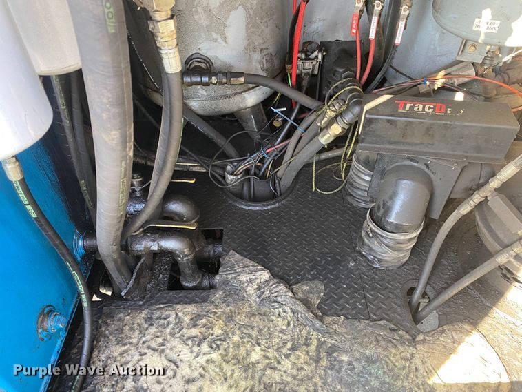 image for item JW9198 2002 Western Star 4900  crane truck