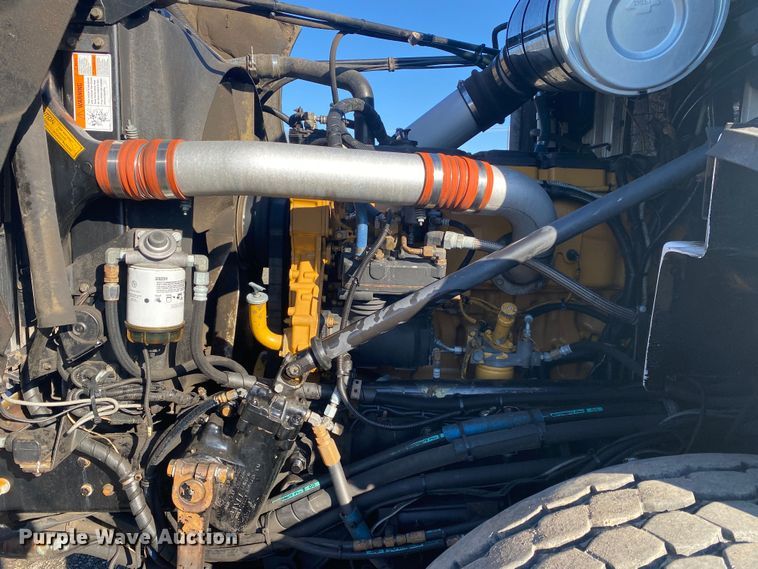 image for item JW9198 2002 Western Star 4900  crane truck