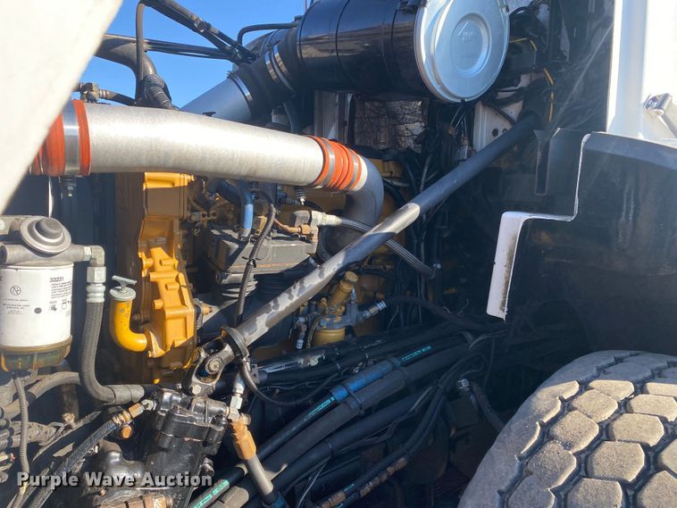 image for item JW9198 2002 Western Star 4900  crane truck