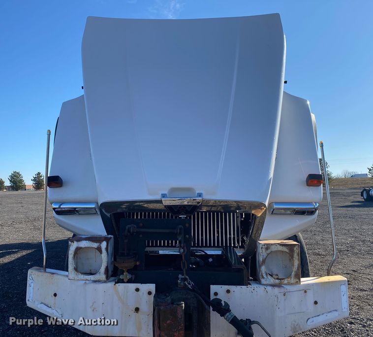 image for item JW9198 2002 Western Star 4900  crane truck