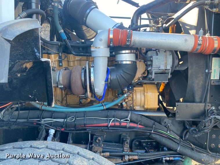 image for item JW9198 2002 Western Star 4900  crane truck