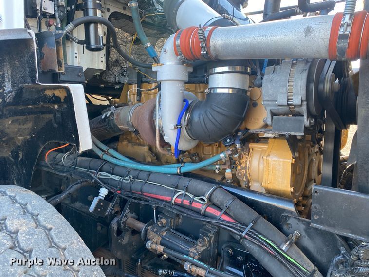 image for item JW9198 2002 Western Star 4900  crane truck