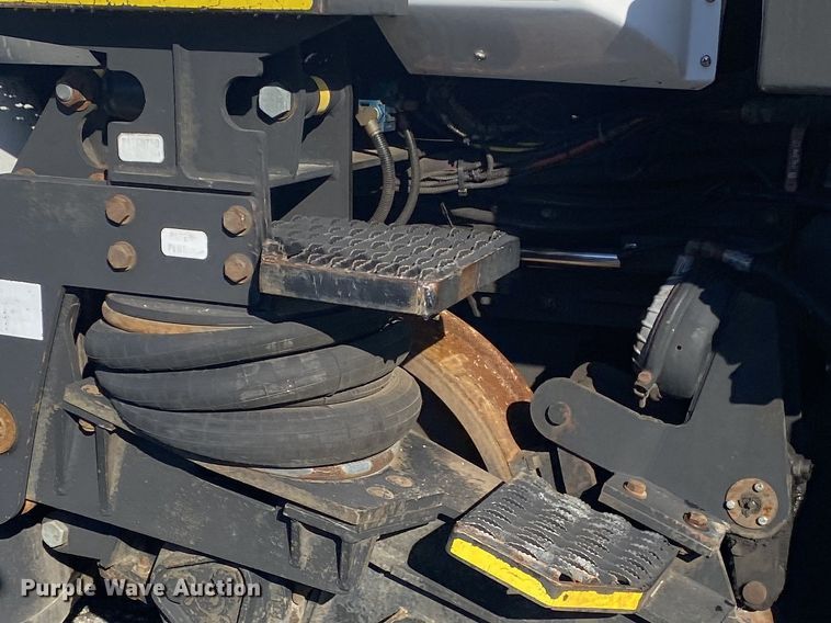 image for item JW9198 2002 Western Star 4900  crane truck