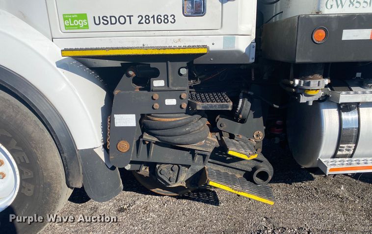 image for item JW9198 2002 Western Star 4900  crane truck