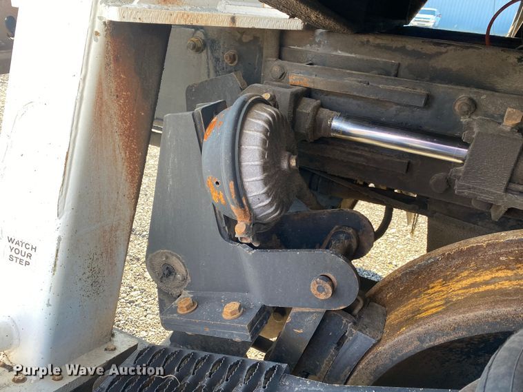 image for item JW9198 2002 Western Star 4900  crane truck