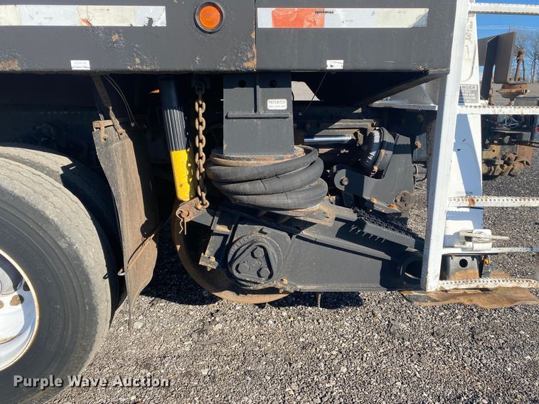 image for item JW9198 2002 Western Star 4900  crane truck