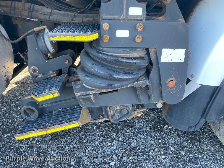 image for item JW9198 2002 Western Star 4900  crane truck