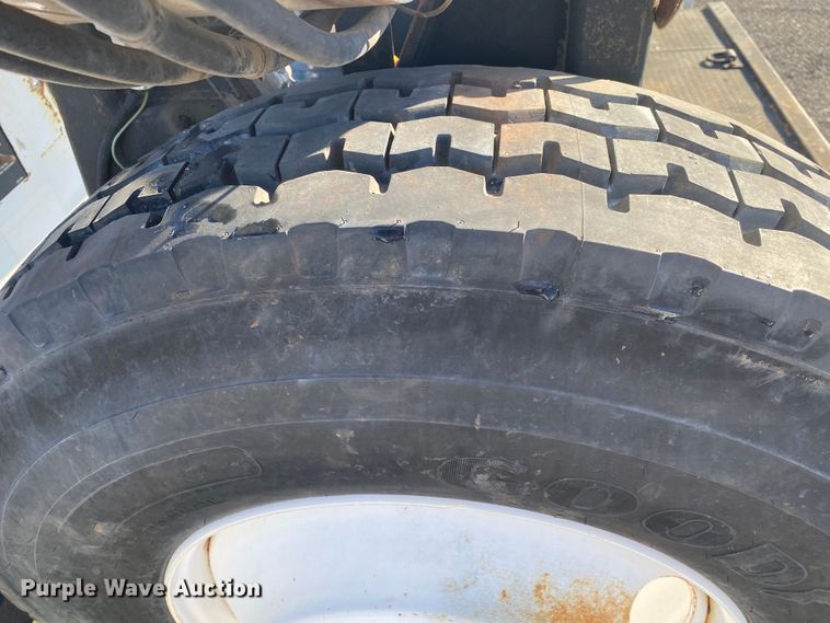 image for item JW9198 2002 Western Star 4900  crane truck