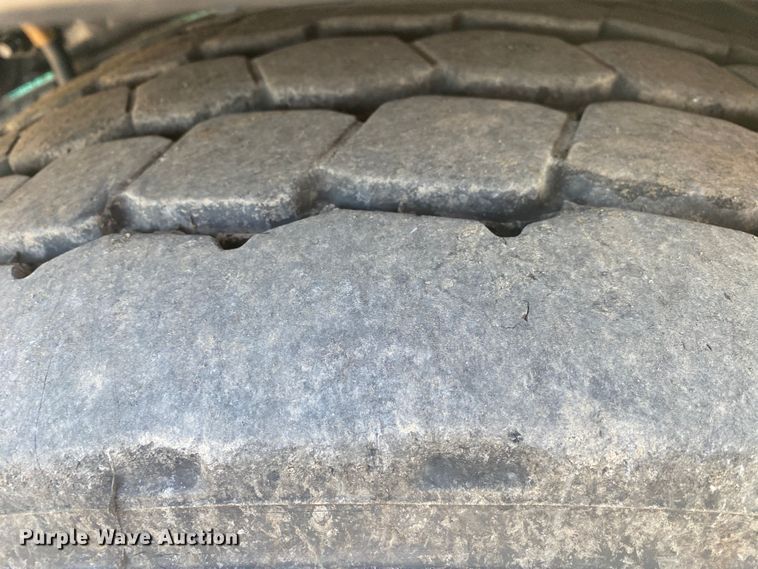 image for item JW9198 2002 Western Star 4900  crane truck