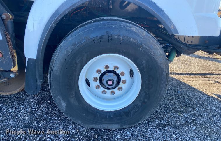 image for item JW9198 2002 Western Star 4900  crane truck