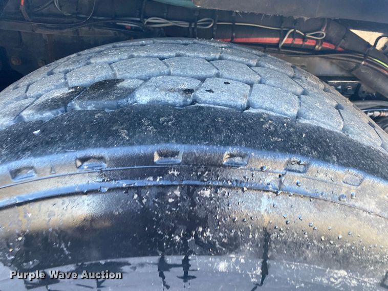 image for item JW9198 2002 Western Star 4900  crane truck