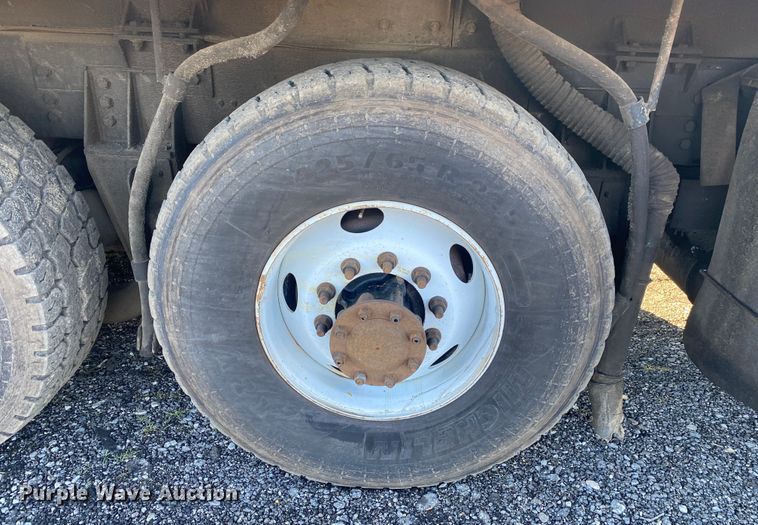 image for item JW9198 2002 Western Star 4900  crane truck