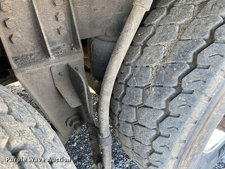 image for item JW9198 2002 Western Star 4900  crane truck