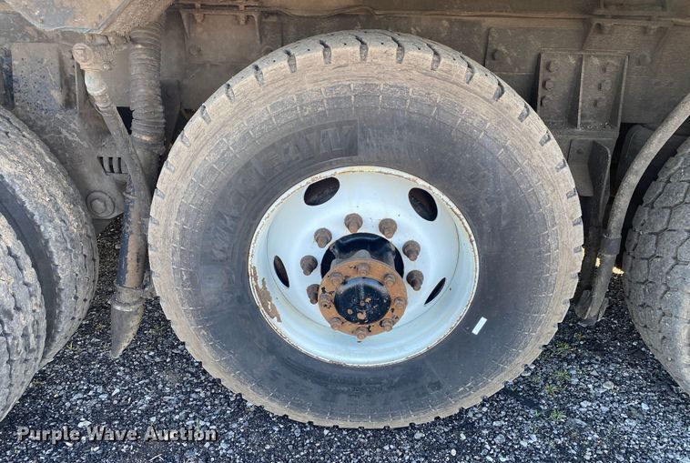 image for item JW9198 2002 Western Star 4900  crane truck