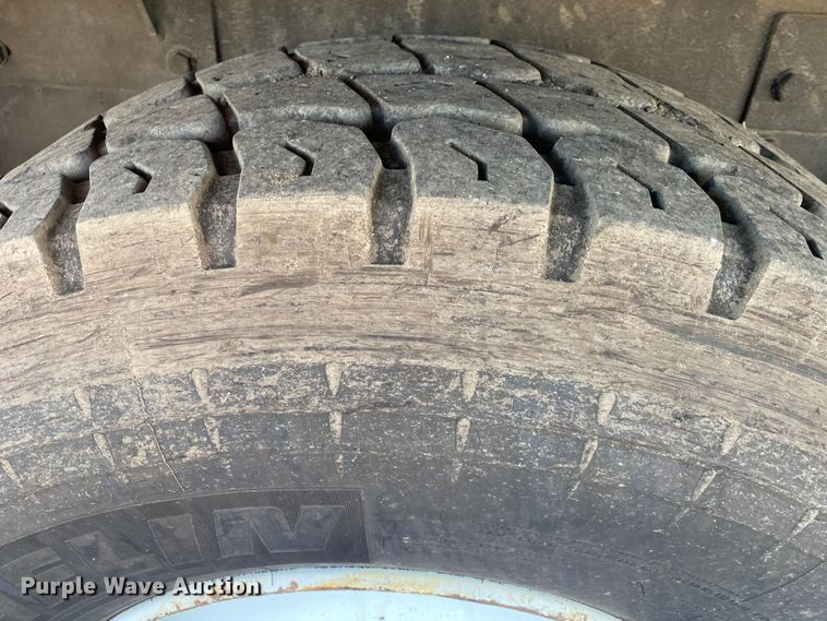 image for item JW9198 2002 Western Star 4900  crane truck