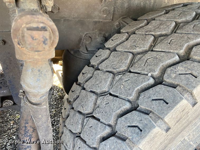 image for item JW9198 2002 Western Star 4900  crane truck