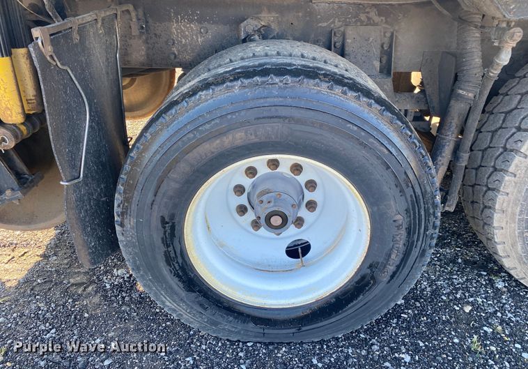 image for item JW9198 2002 Western Star 4900  crane truck