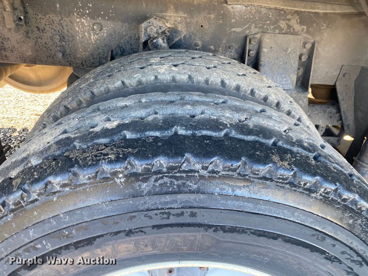 image for item JW9198 2002 Western Star 4900  crane truck