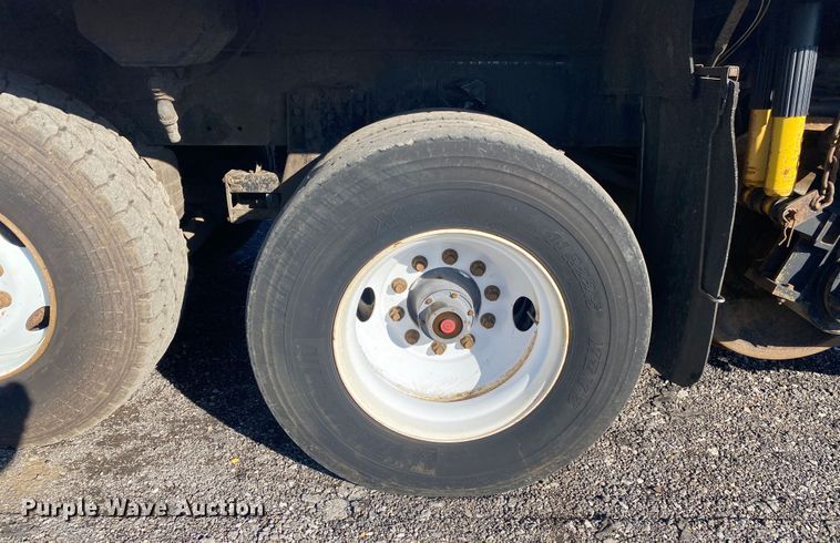 image for item JW9198 2002 Western Star 4900  crane truck